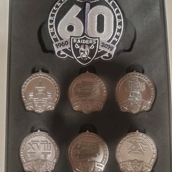 2019 Oakland Raiders 60th Anniversary Commemorative Coin and Sports Patch x 1. - Picture 6 of 9